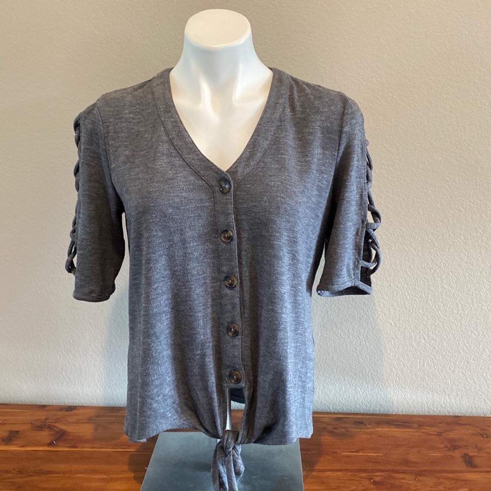 Button down tie front 3/4 criss cross sleeve top Size M